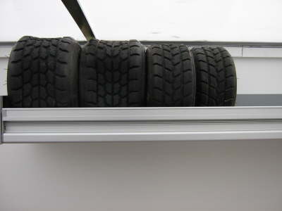 Reifen sicher und platzsparend verstaut