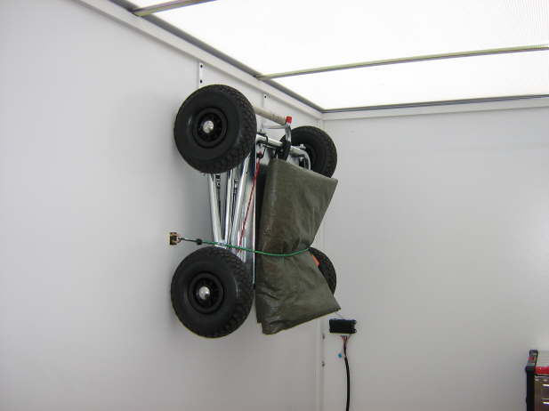 Kartwagen Drive up platzsparend untergebracht